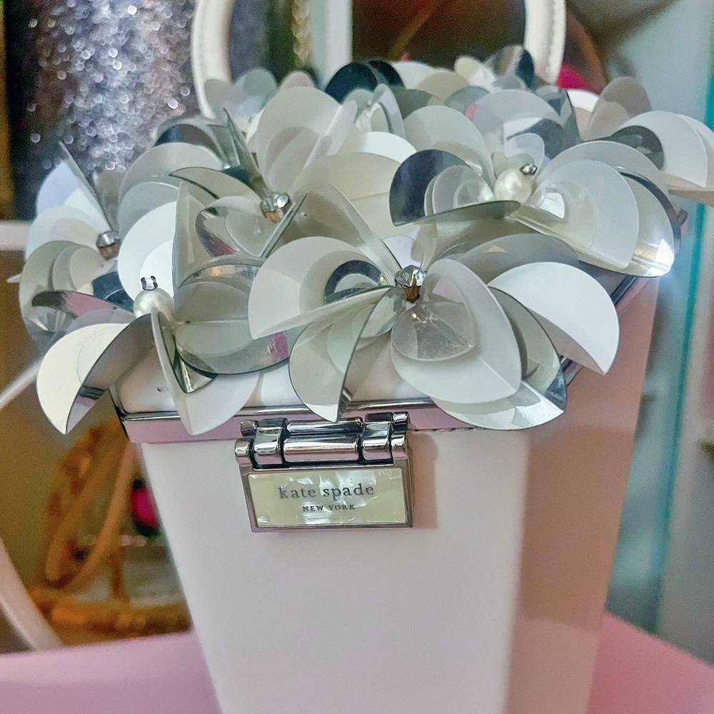 kate spade New York In Bloom Bouquet Embellished 3d flower vase purse - Picture 3 of 12